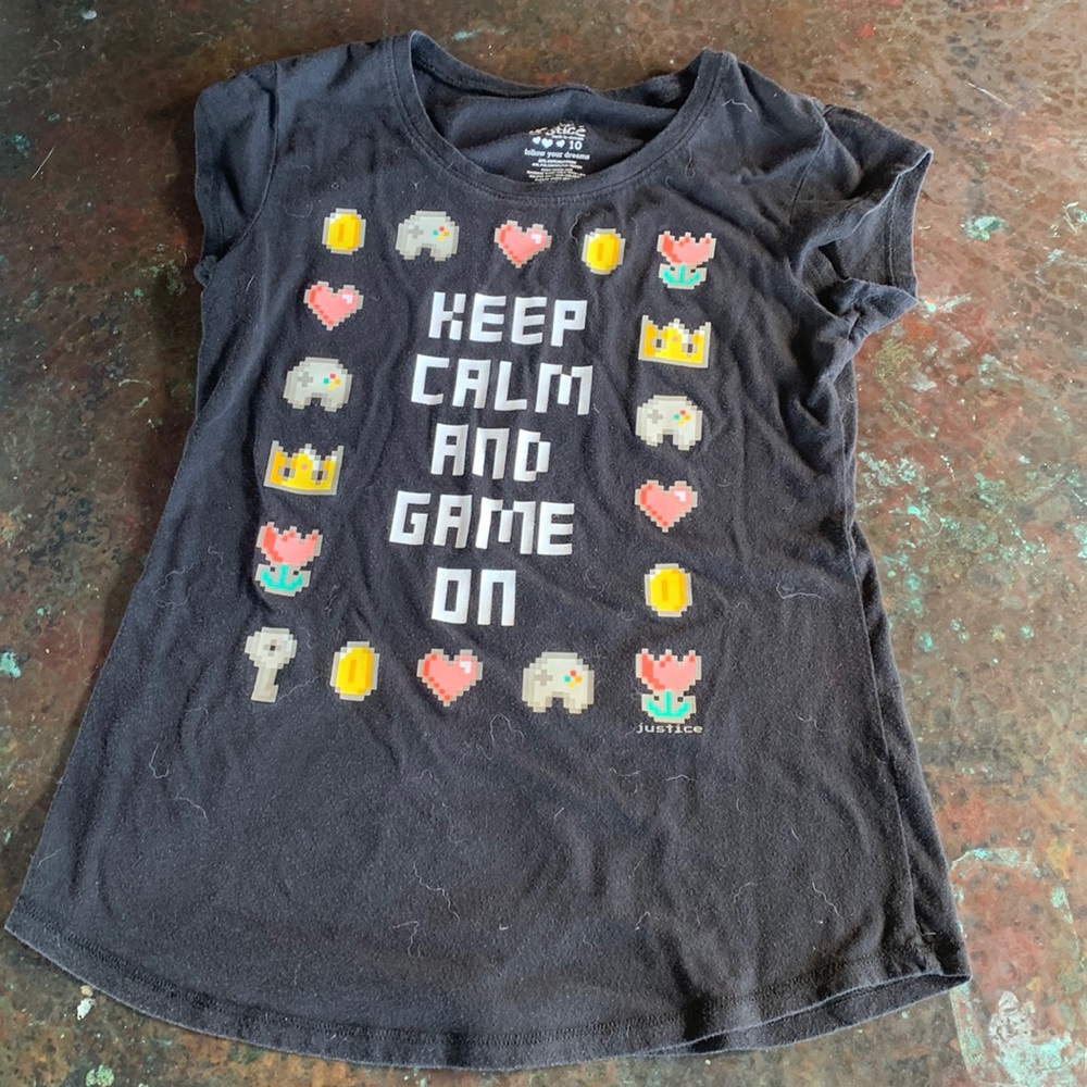 Black t-shirt with design